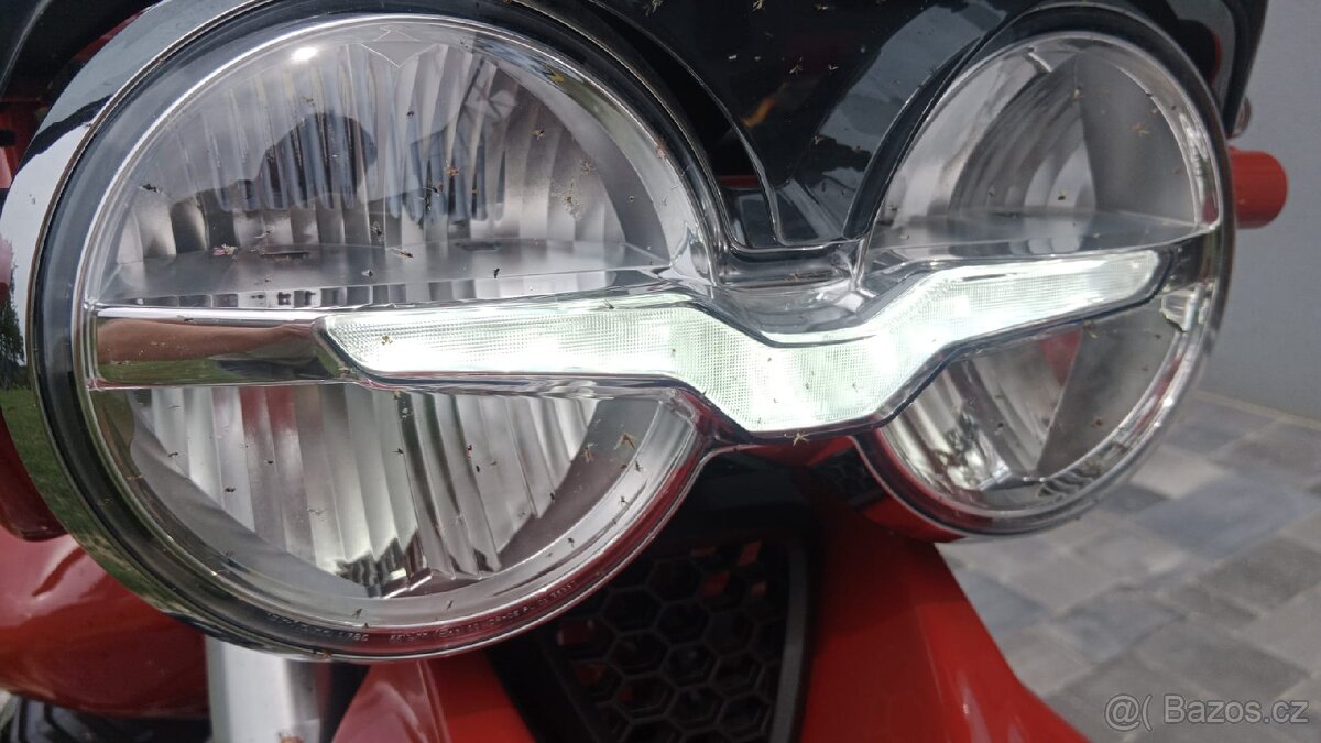 Moto Guzzi V 85 tt 2024 - 10