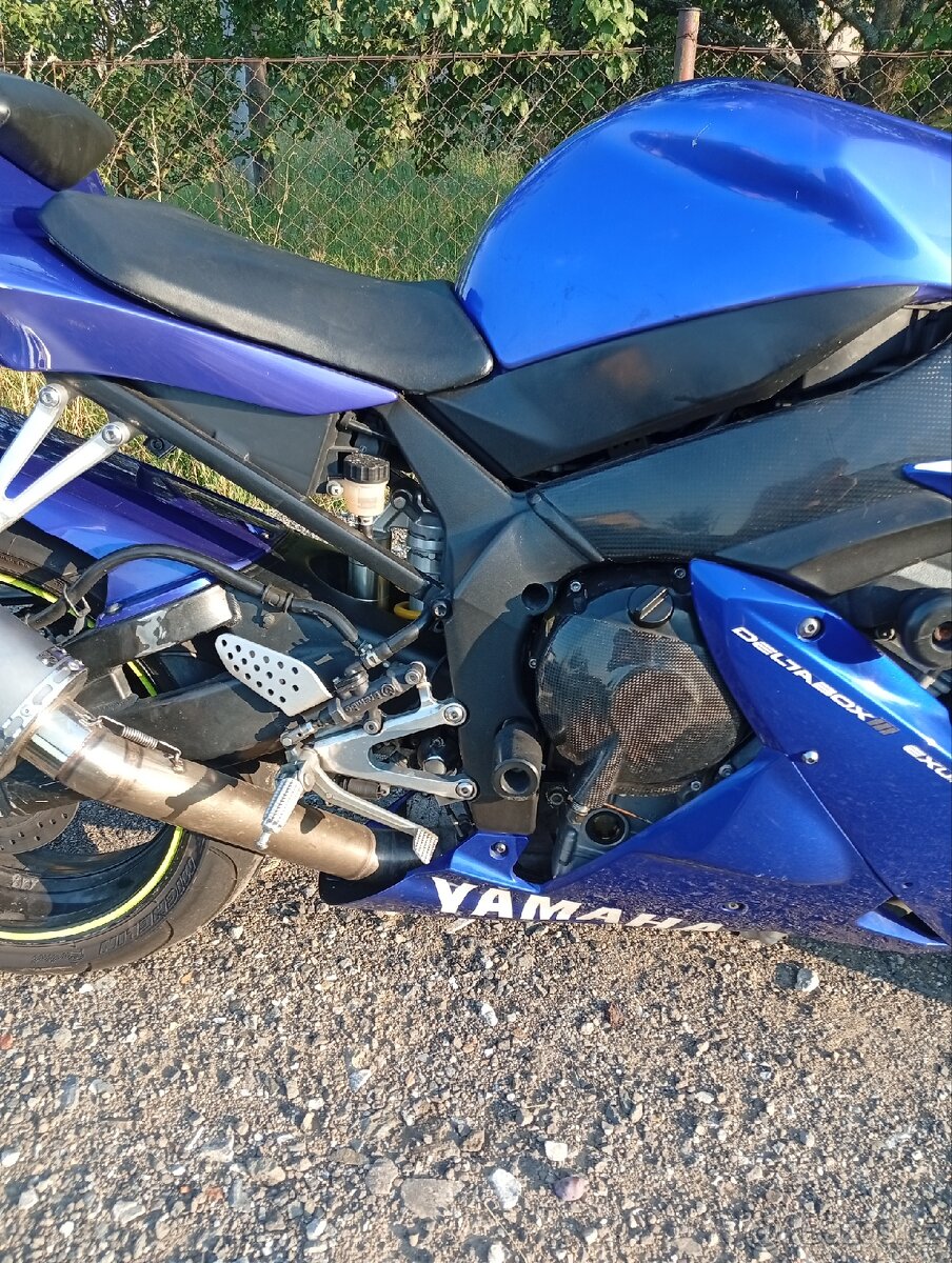 Yamaha YZF-R1 - 10
