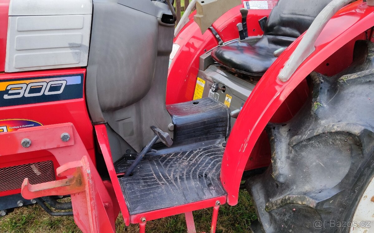 Malotraktor Yanmar s čelním nakladačem - 10