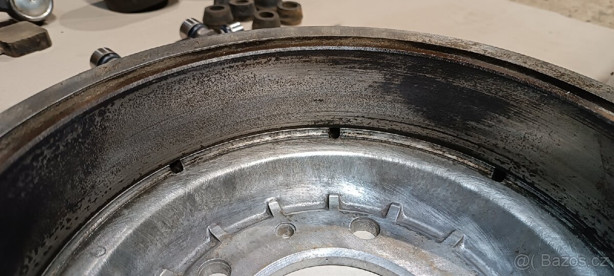 Lada Niva díly + kola - 10