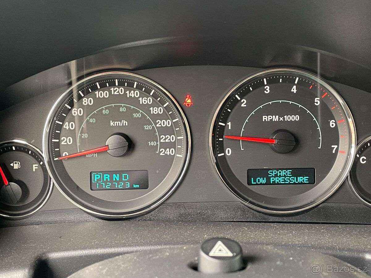 Jeep Commander - 10