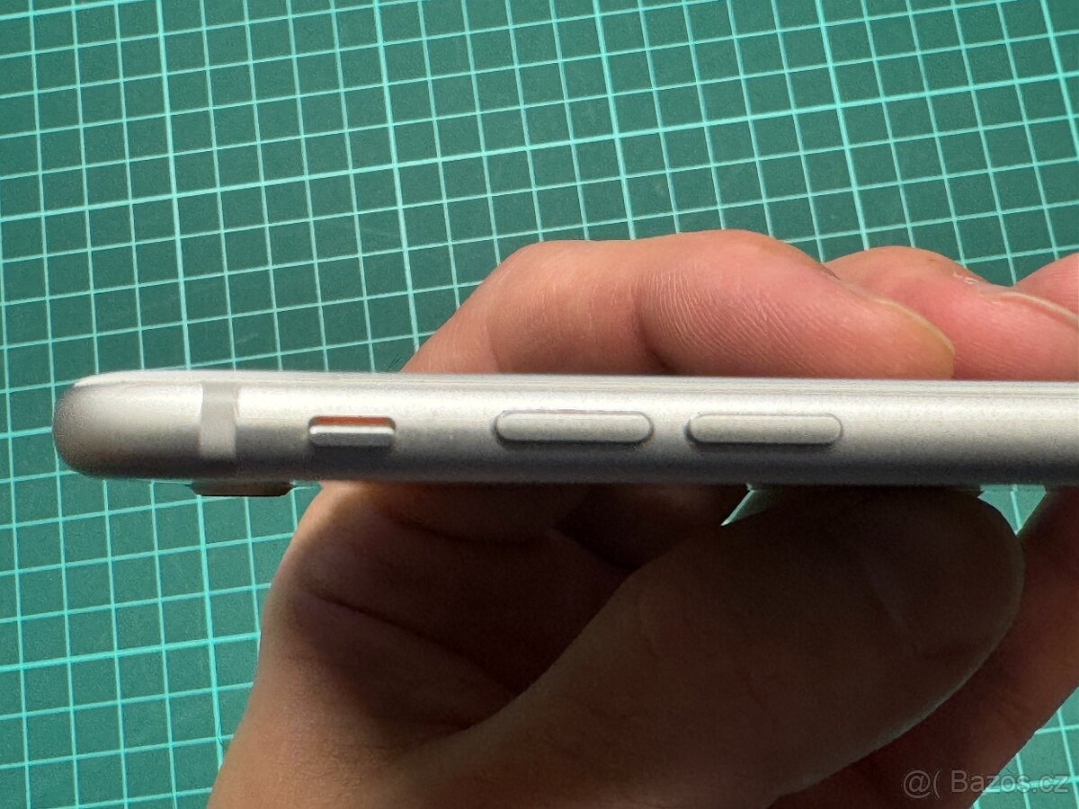 Apple iPhone 7 128 GB silver + náhradní díly - 10