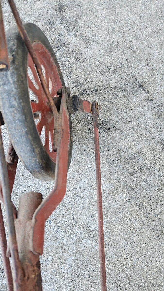 Šlapací tříkolka "Trilobit" - 10