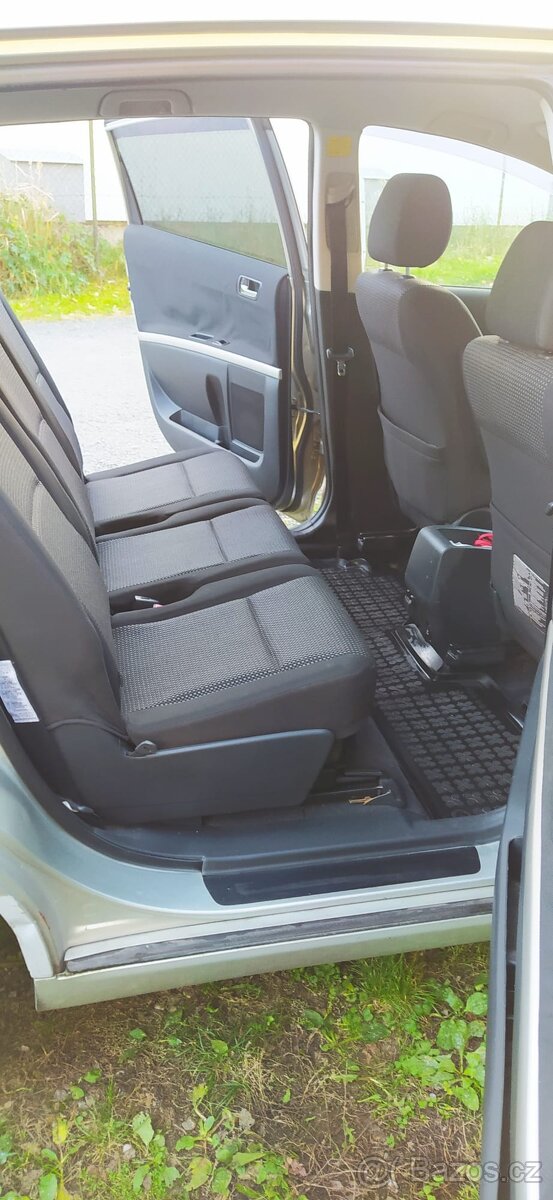 Toyota Corolla Verso 2.2 D-Cat 130 KW, 6 rychlostí - 10