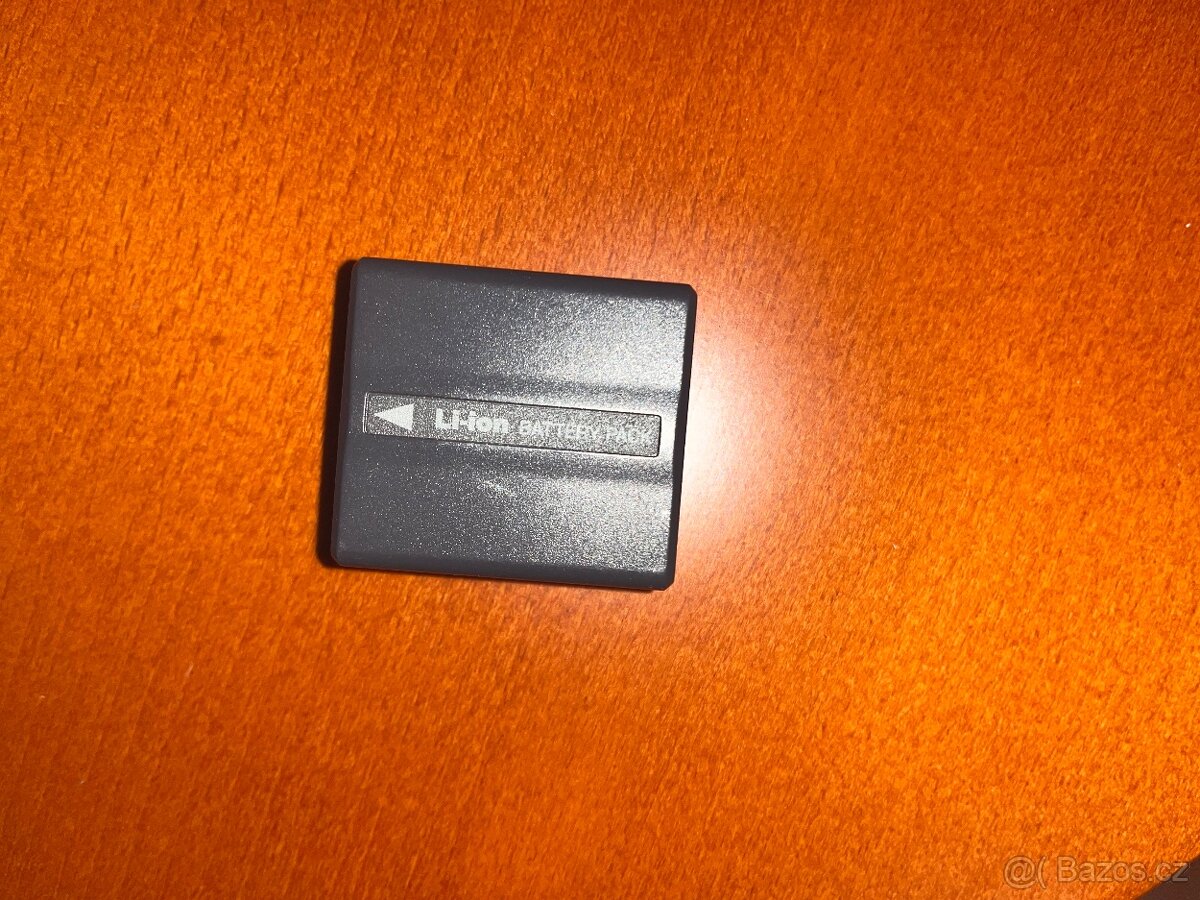 CANON UC 100, 8 mm Video Camcorder - 10