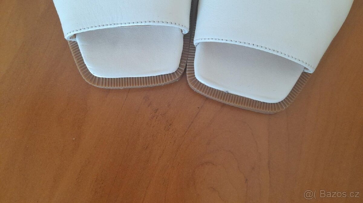 Smetanové celokožené sandály vel: 41, zn: QUAZI - 10