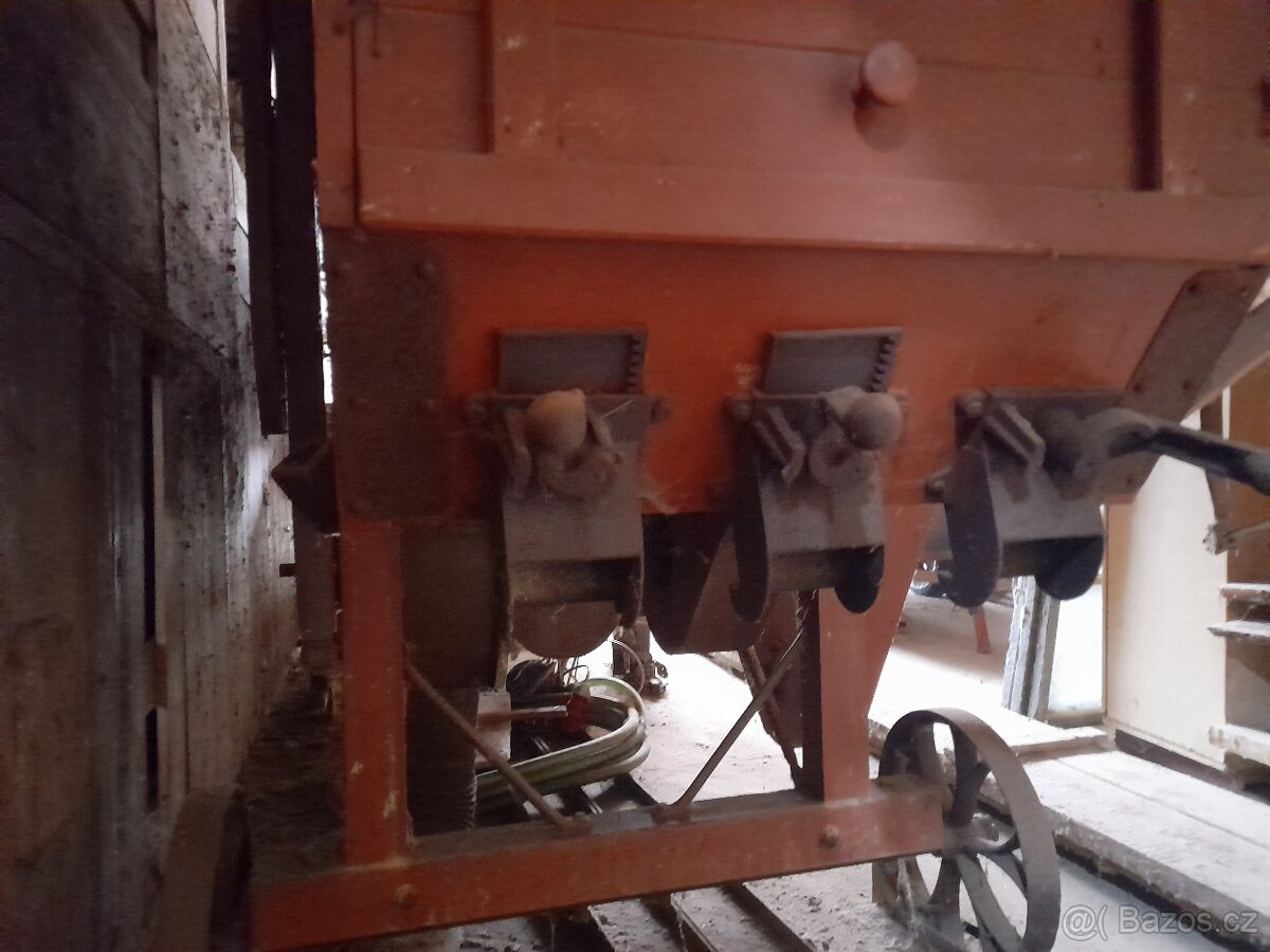 Mlátička na obili-žito,pšenice,ječmen,oves,ještě funkční. - 10