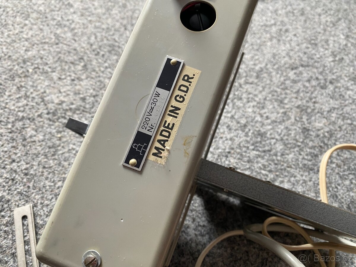 promítačka stará promítačka projektor retro video - 10