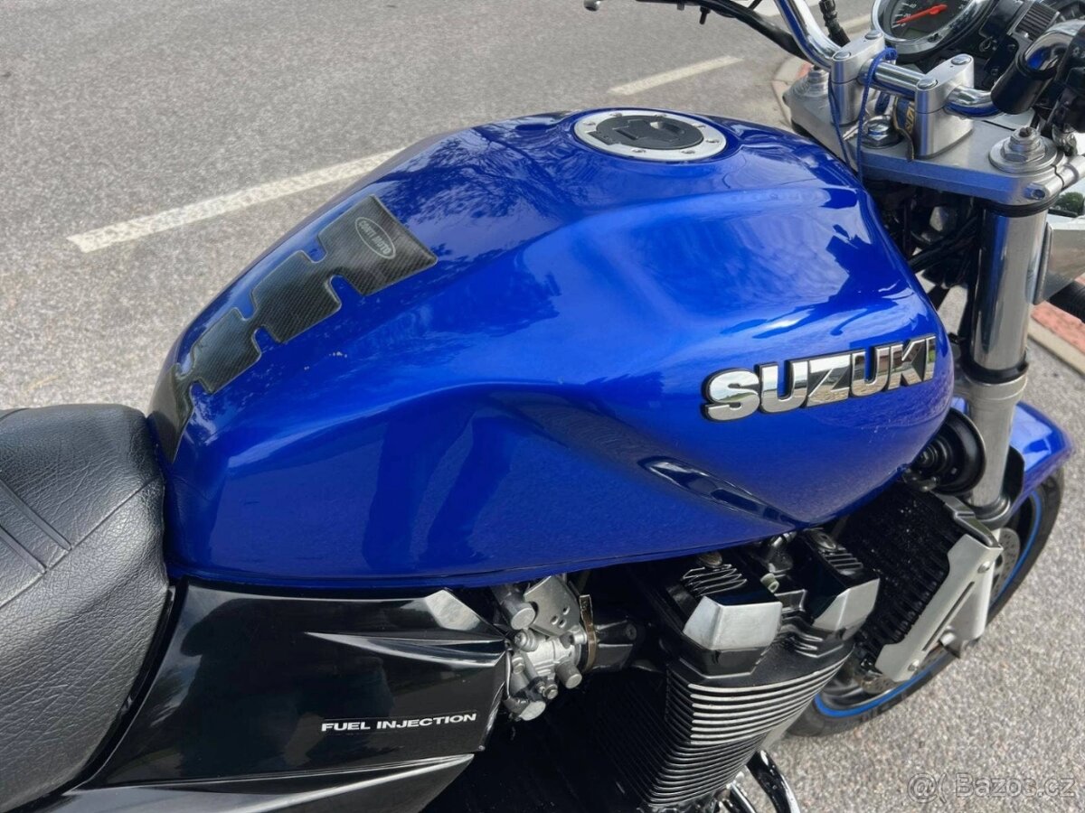 Suzuki GSX 1400 - 10