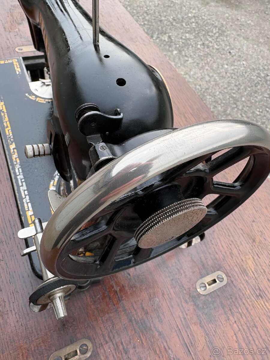Starý šicí stroj Pfaff - 10