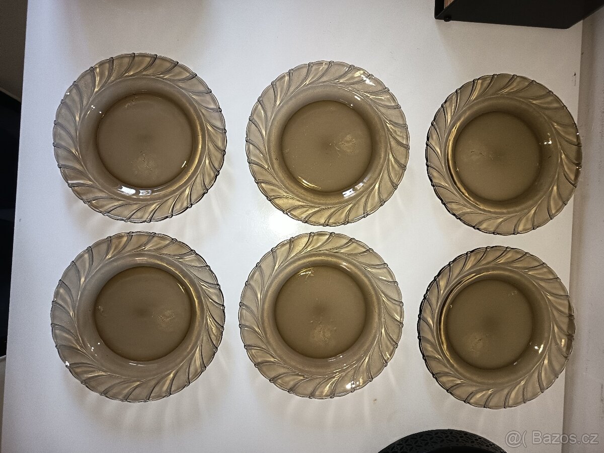 Sada talířů z kouřového skla, 17 kusů - 10
