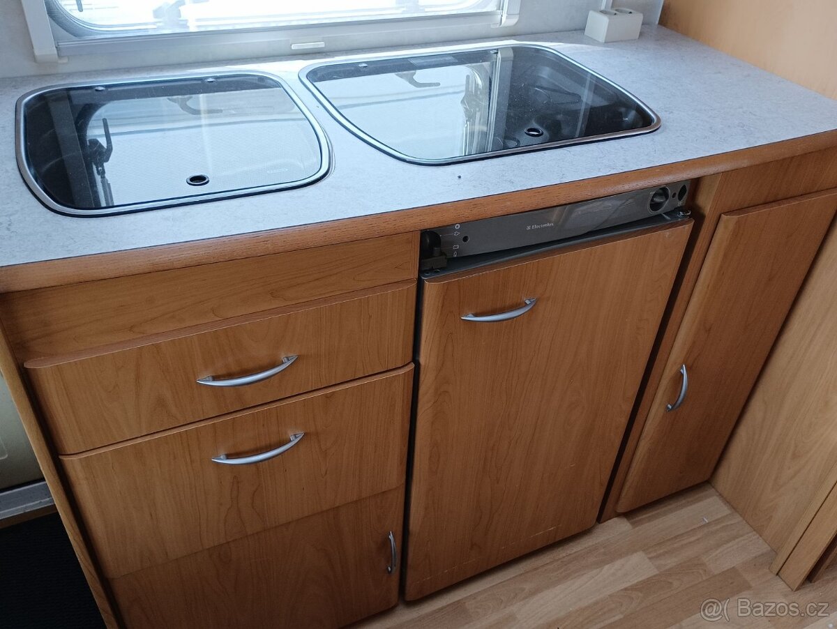 AKCE WILK pro 4. Mover. Pevné postele. R 2002. Stan.100km/h - 10