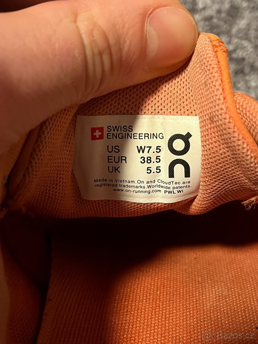 On Running, model Cloud, velikost 38,5 - 10