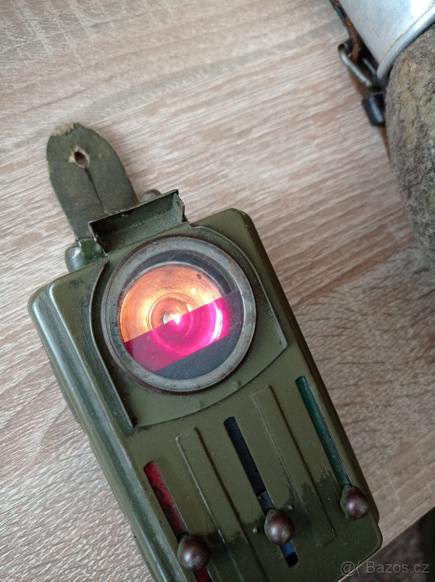 Vojenské: oblečení, lékárnička, čutory, svítilna, čepice aj. - 10