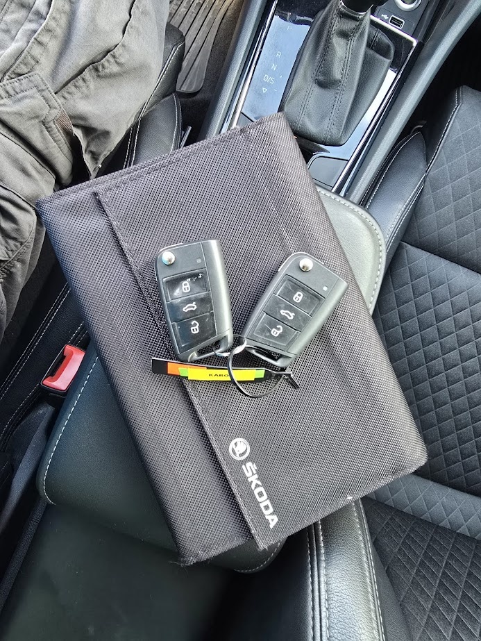 OSOBNÍ ŠKODA KOMBI KAROQ r.2021 - 10