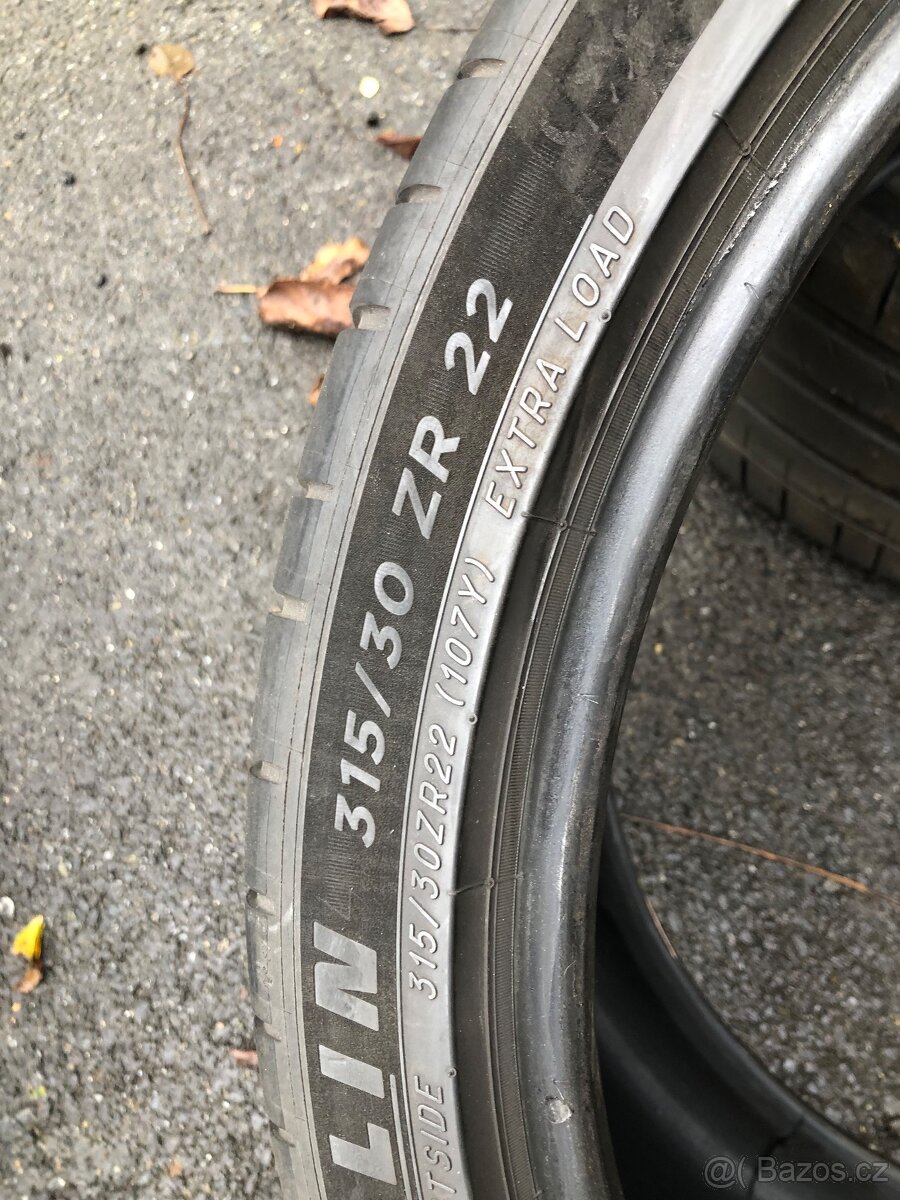 Prodám dvourozmer pneu 315/30/22 a 285/35/22 - 10