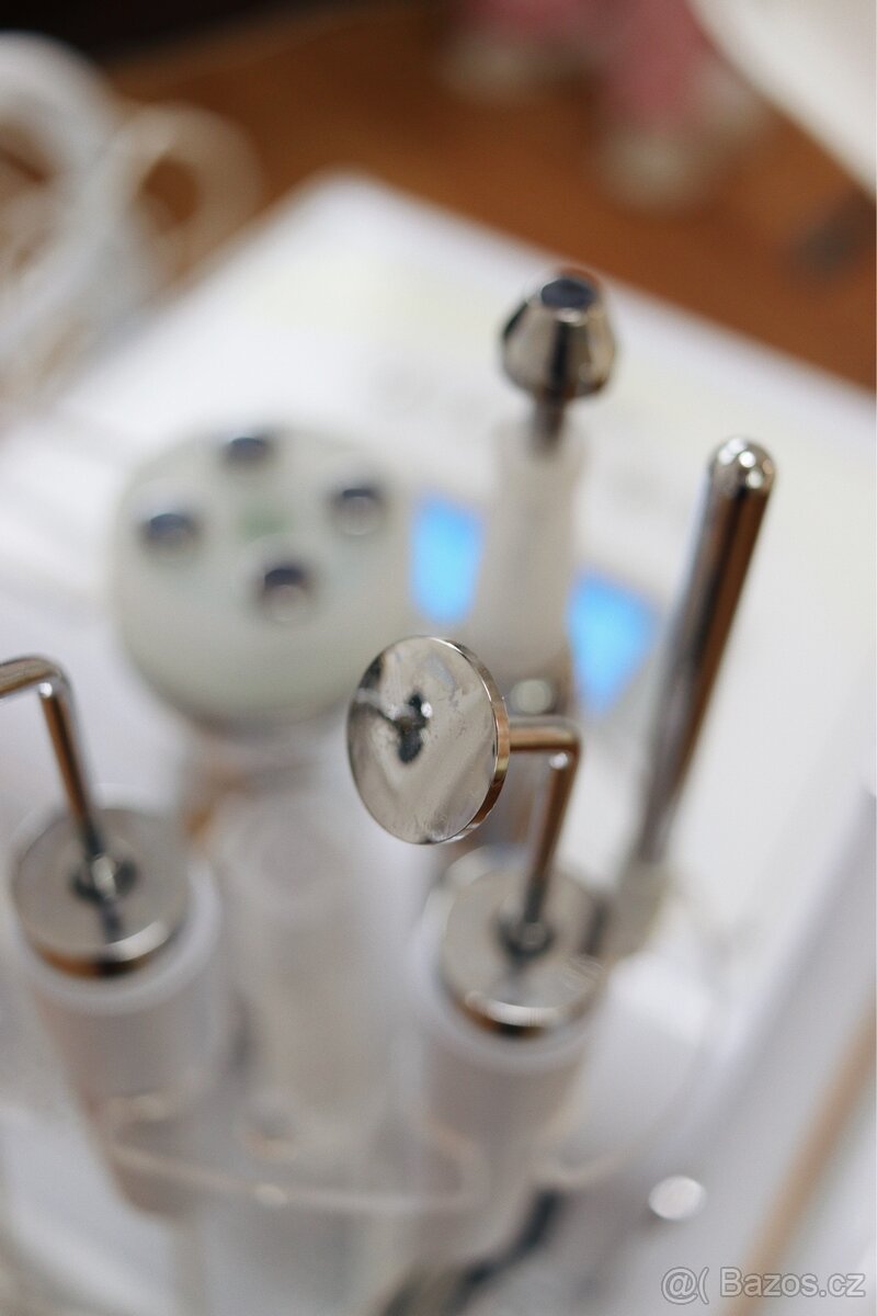 Multifunkční kosmetický přístroj - 10