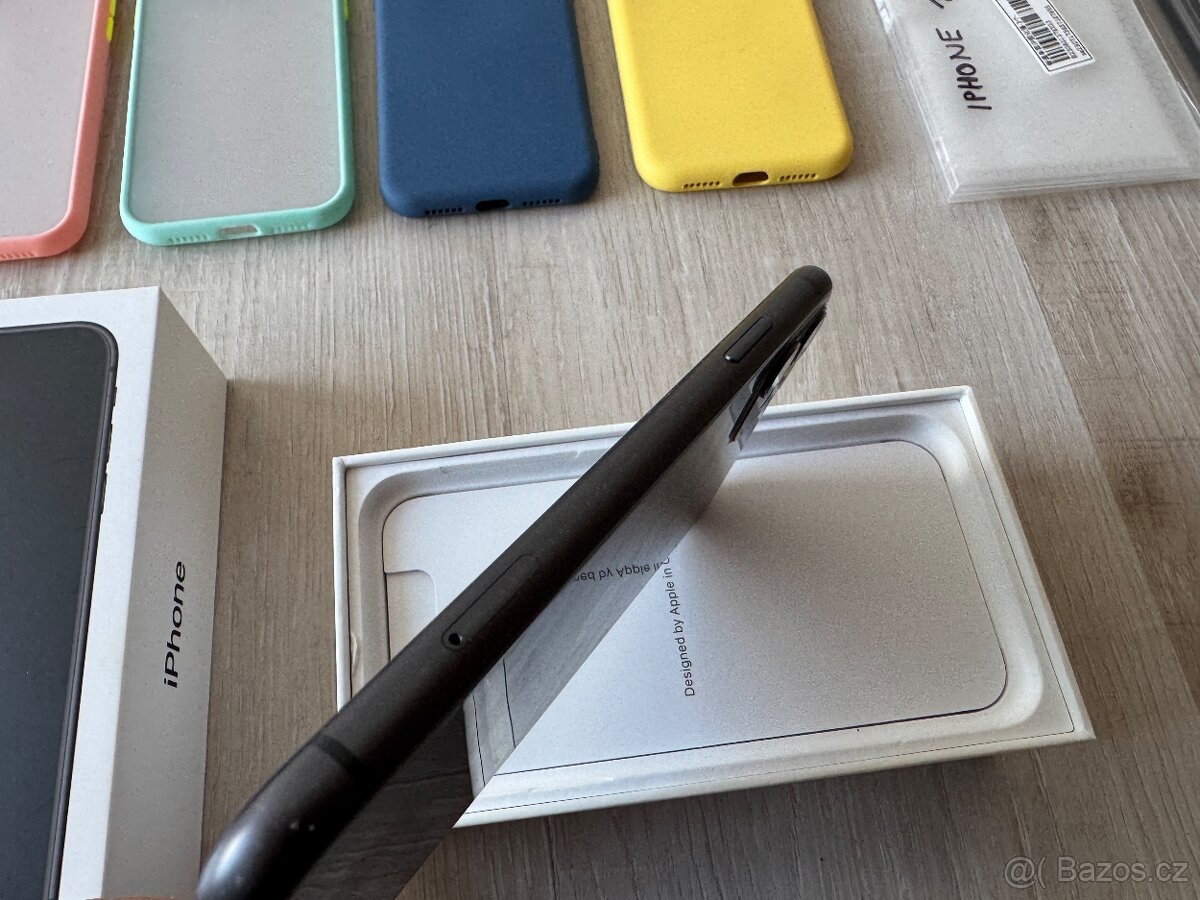 Apple iPhone 11 , paměť 256 GB , černý, pěkný - 10