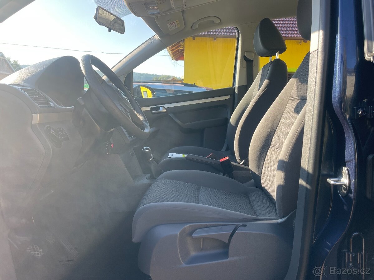 Volkswagen Touran, 7 místný, 1,6 TDI, 77 Kw, r.v. 2015 - 10