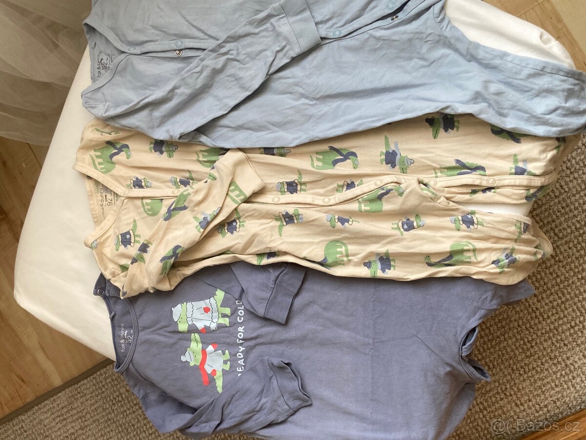 Obleceni kluk 18-24 mes (teplaky,, body, pyzamka) - 10