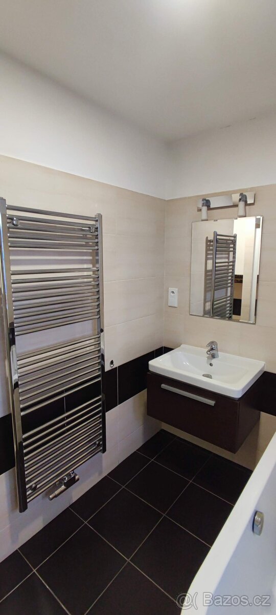 Pronájem: Prostorný byt 3+KK (82 m²) s parkováním u centra Š - 10