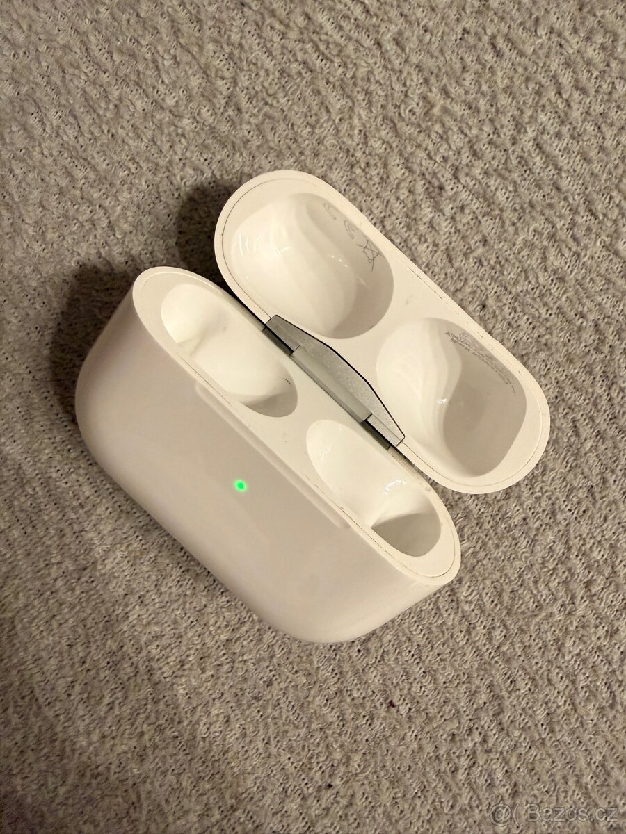 Apple Watch Series 6 + Apple AirPods Pro - 10