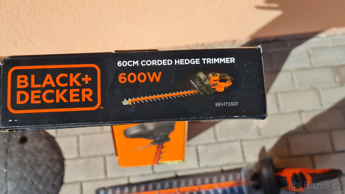 Nůžky na živý plot zn.Black & Decker - 10