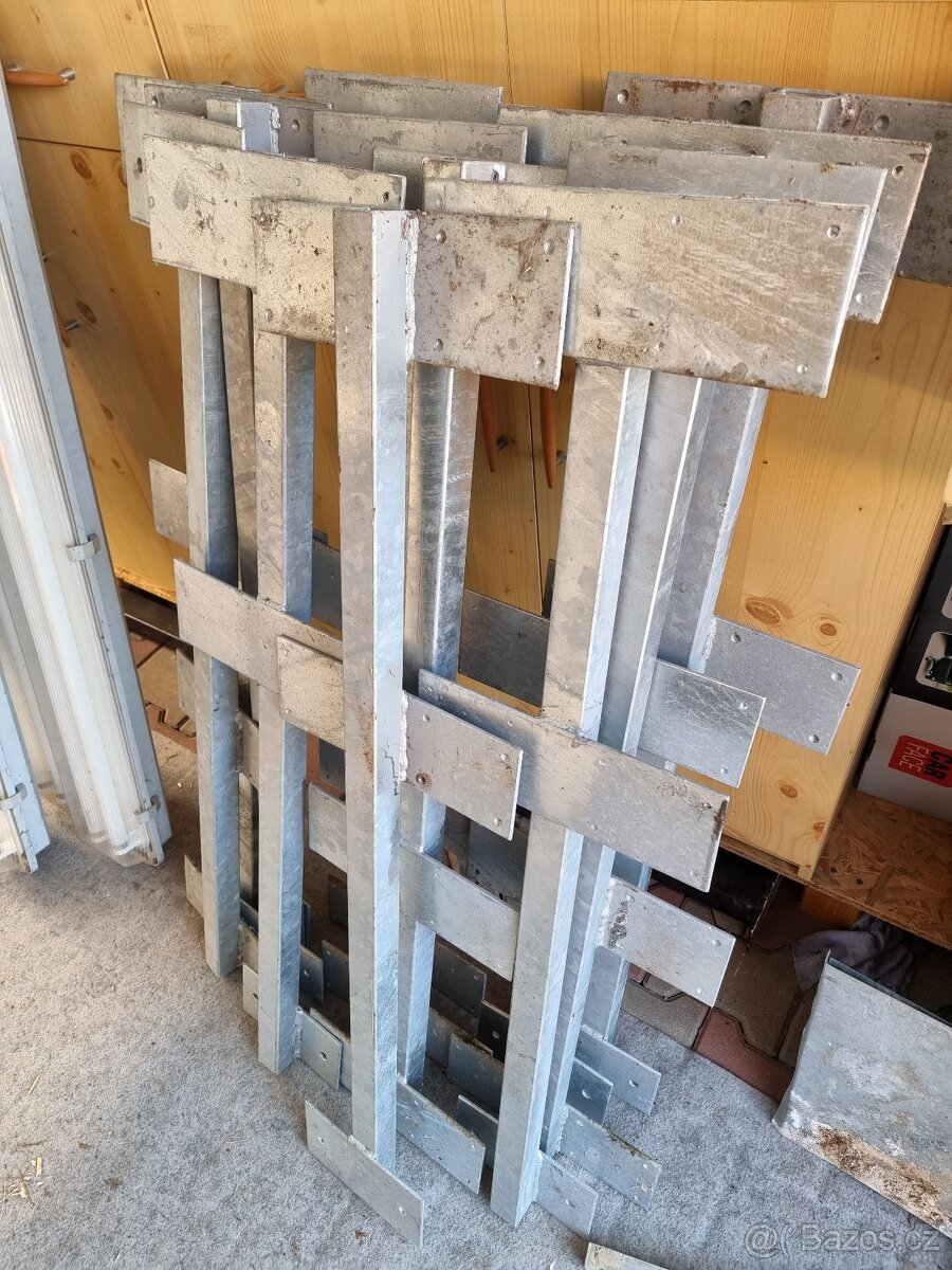 Stojka zabradlí - 10