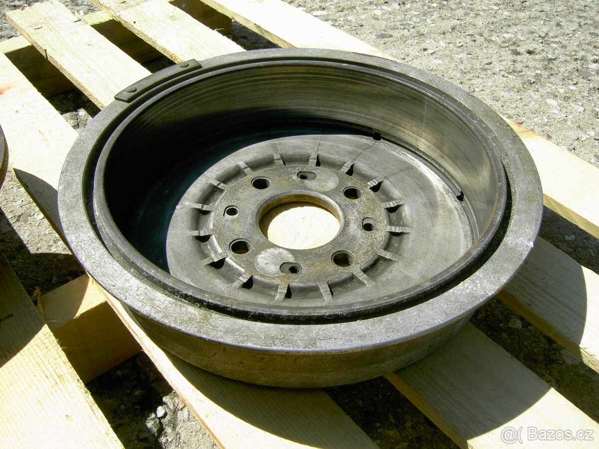 Lada 2101 vačková hřídel, brzdové kotouče a buben - 10