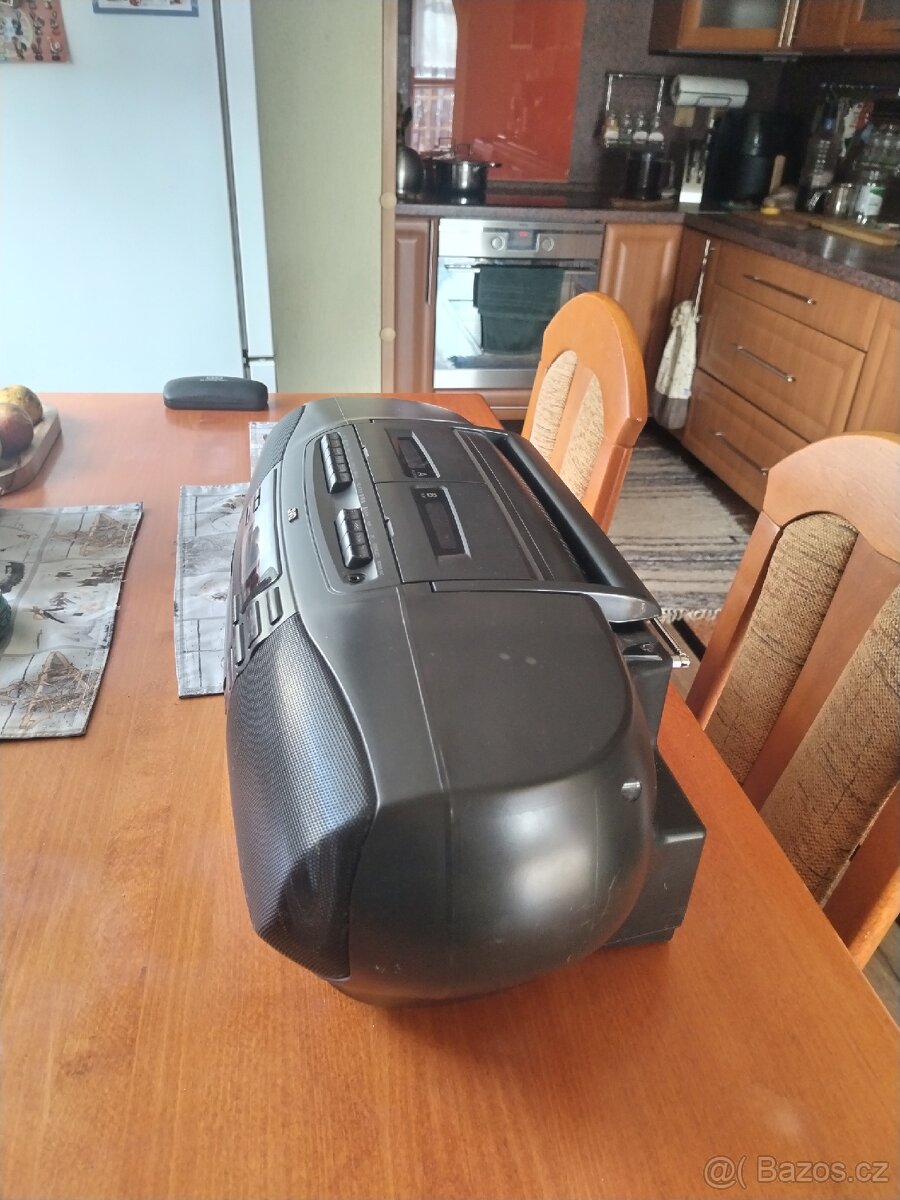 Rádiomagnetofon s CD JVC - 10