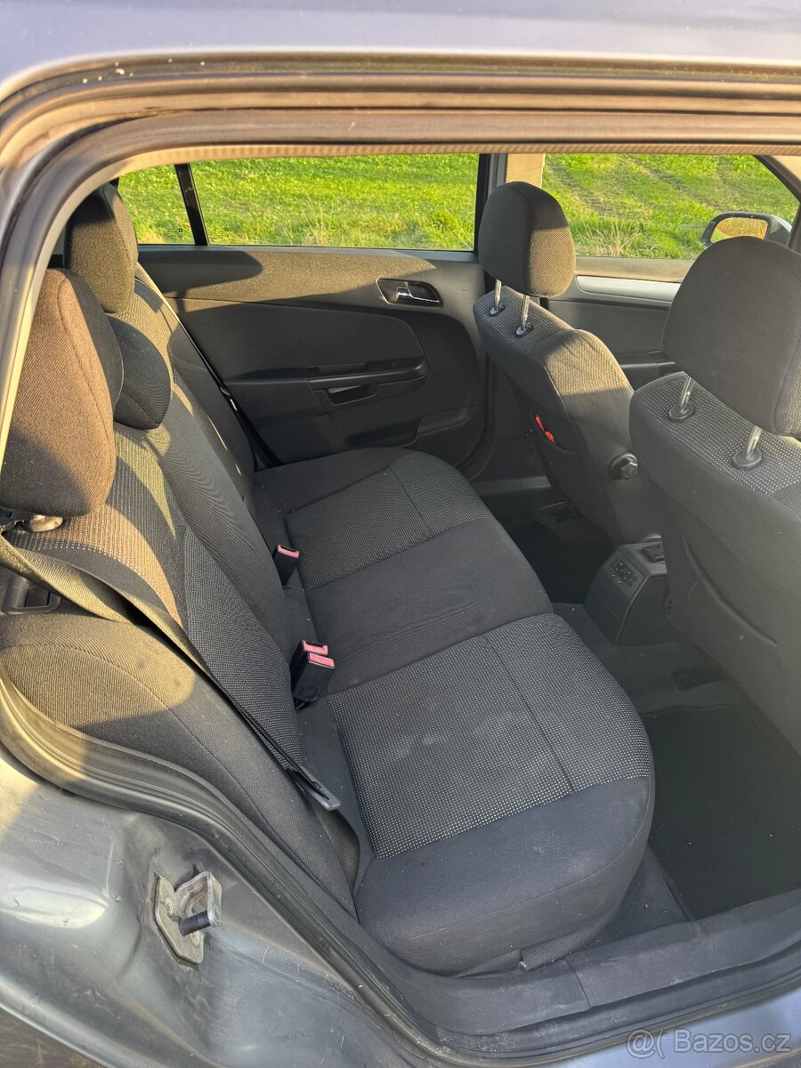 Opel Astra H 1,9cdti 110kw nepojízdné - 10