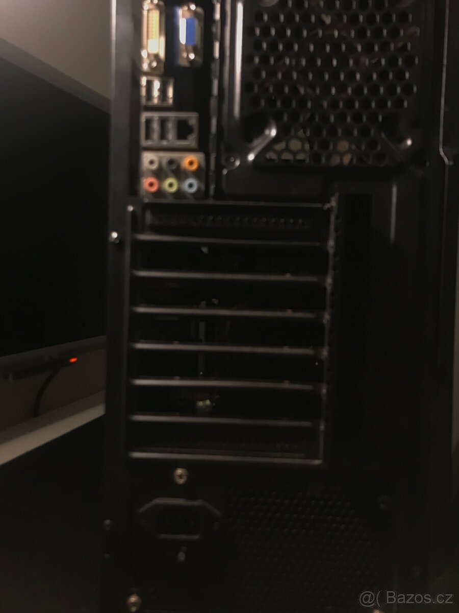 Počítač asus - 10