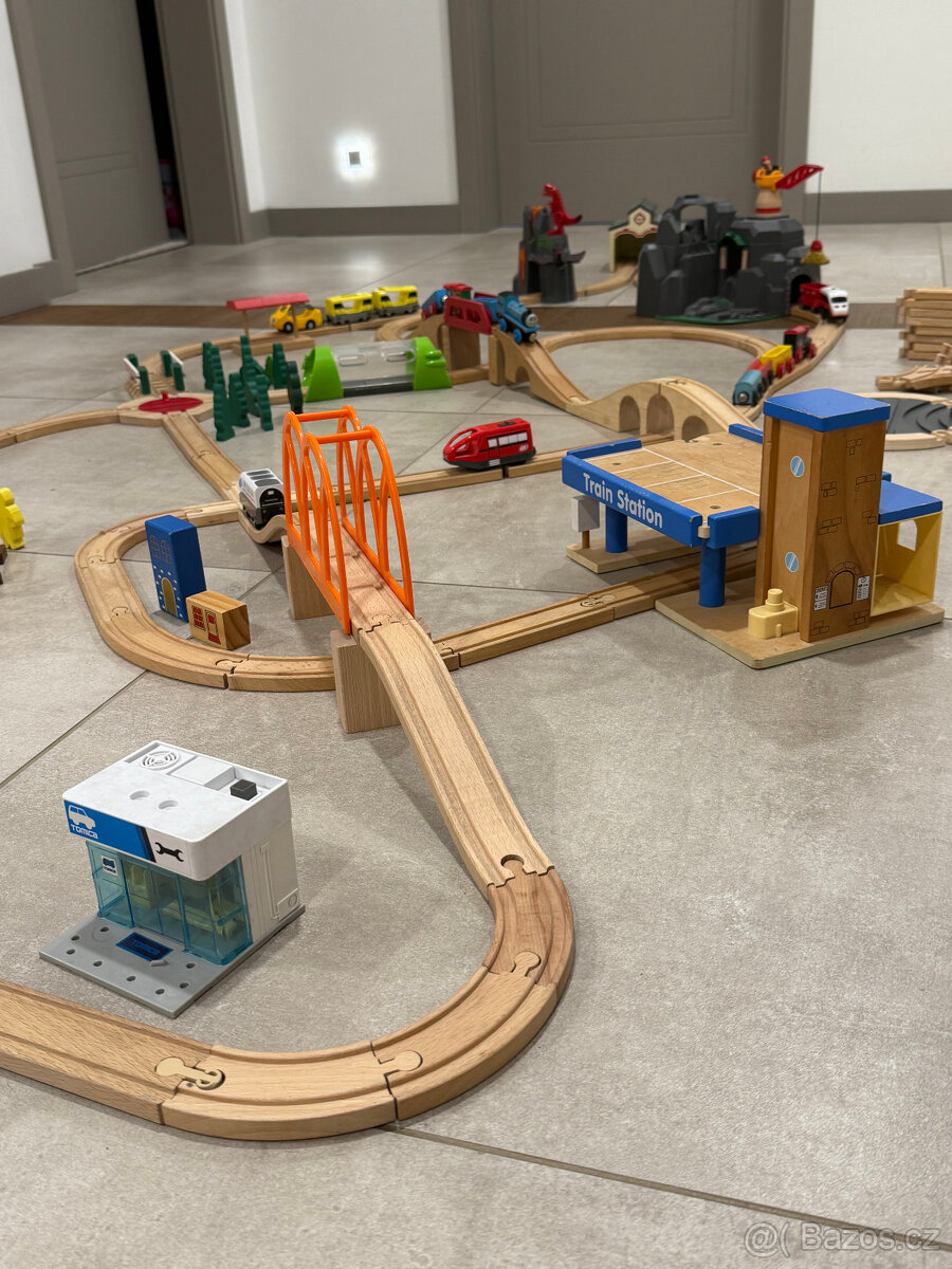 Vláčkodráha s Brio doplňky - 10