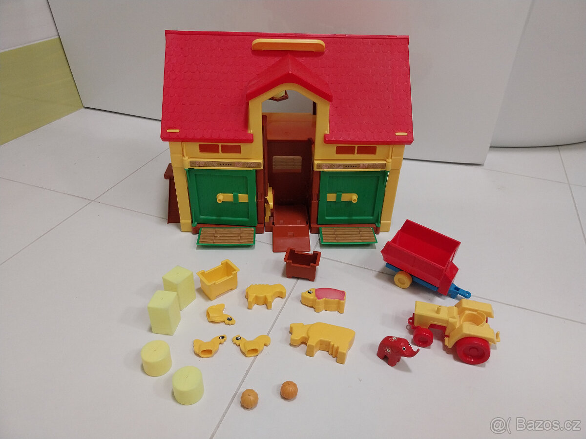Farma, domeček s traktorem a se zvířátky - 10