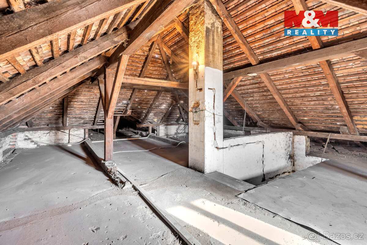 Prodej rodinného domu v Starých Jesenčanech - 10