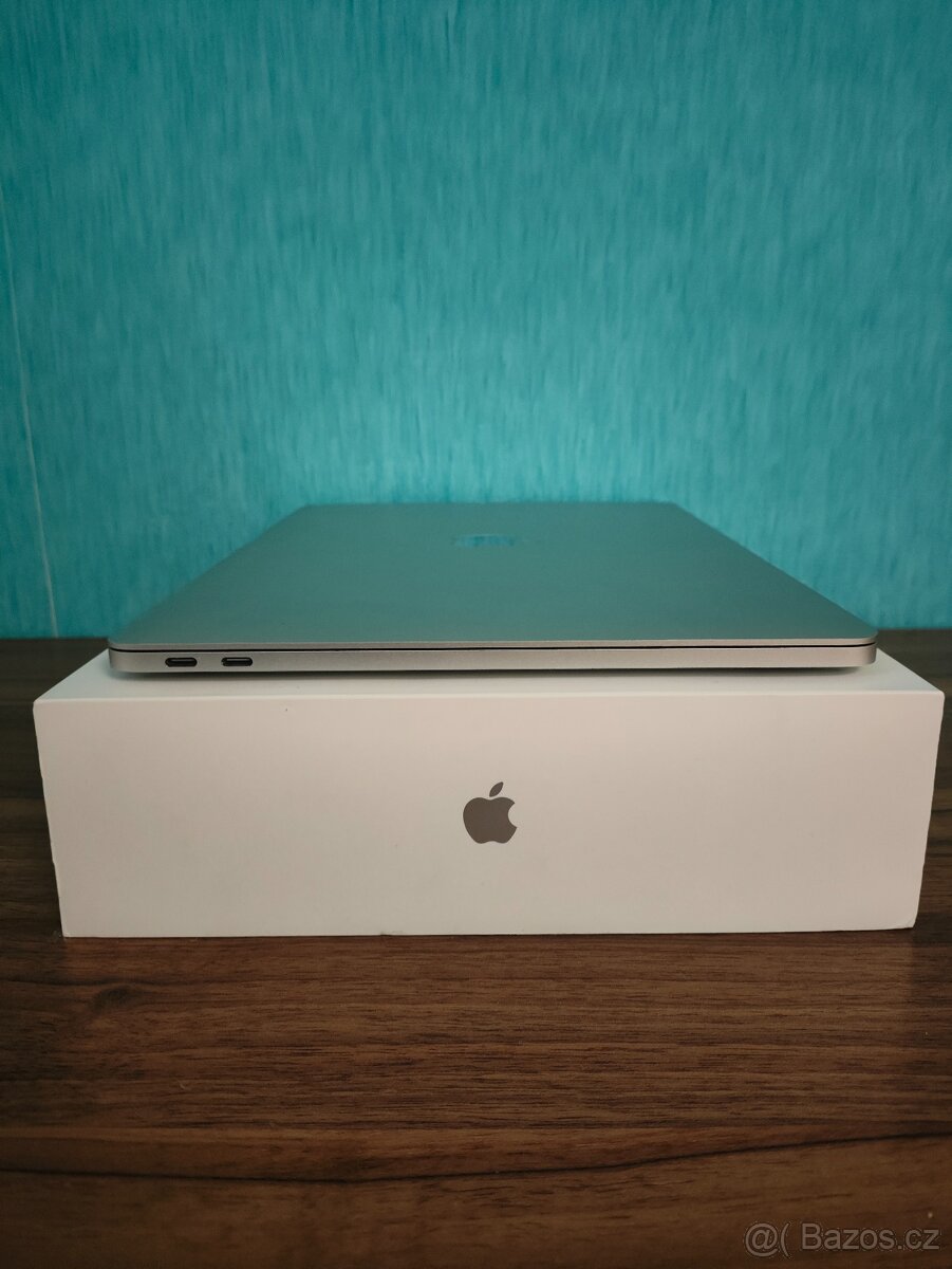 MacBook Pro 2017 | i5 • 8GB • 256GB SSD - 10