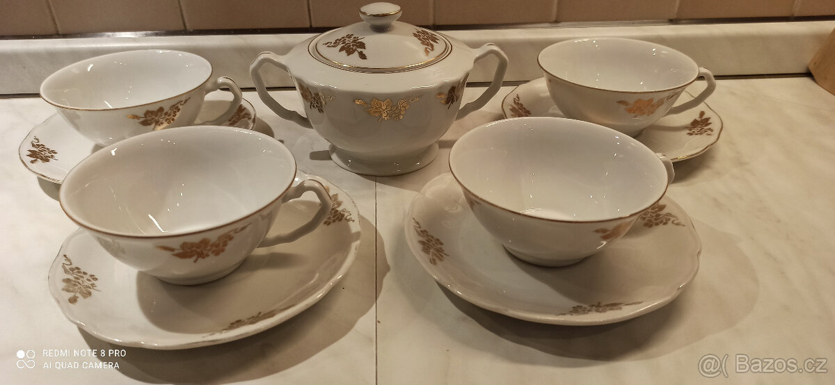 Čtyři šálky s cukřenkou - 10