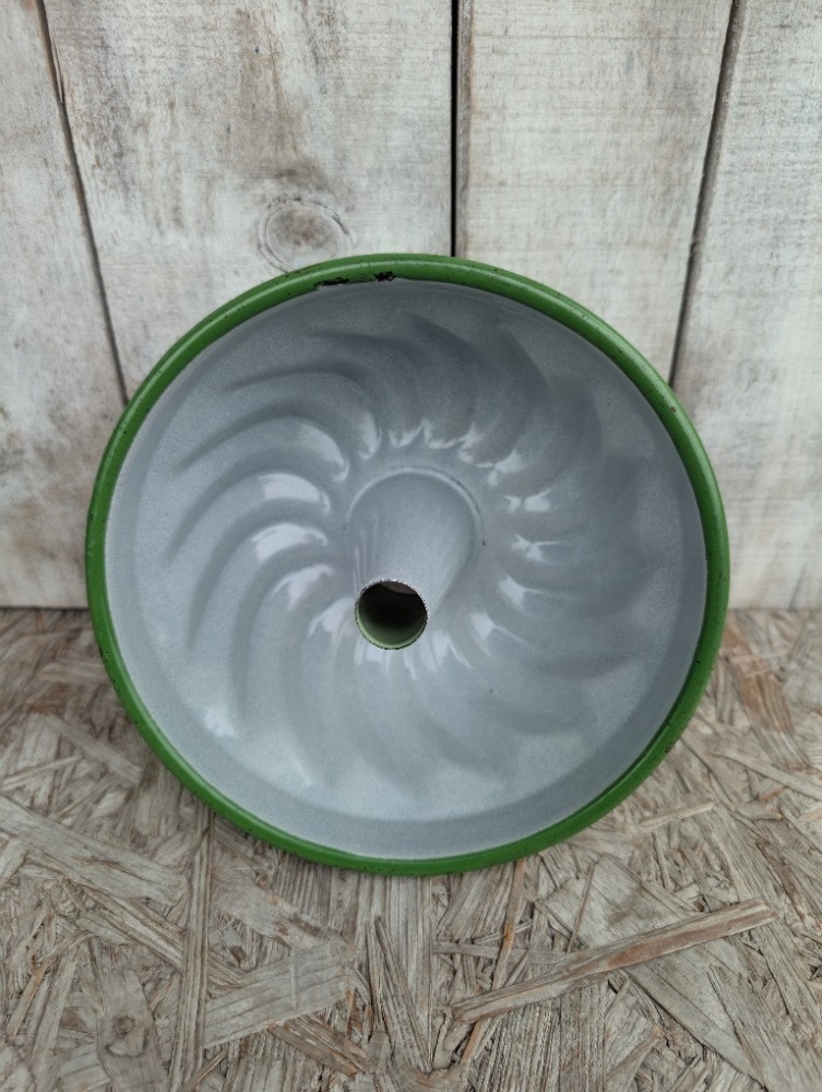 Forma na bábovku v zeleném kabátku. - 10