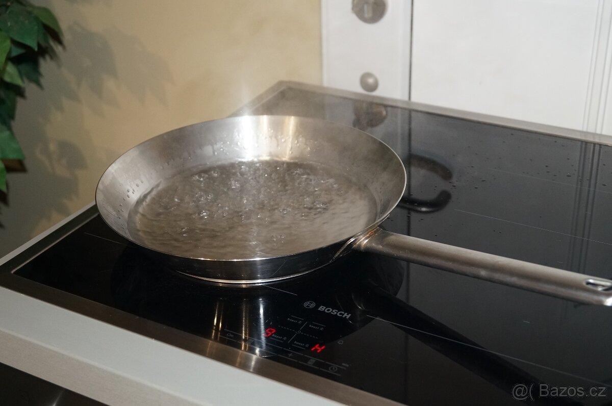 Nerezový vestavný sporák Bosch HEB73D352, vyjížděcí dveře - 10