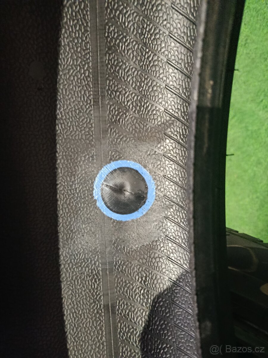 4ks letni 225/50/18 pirelli - 10