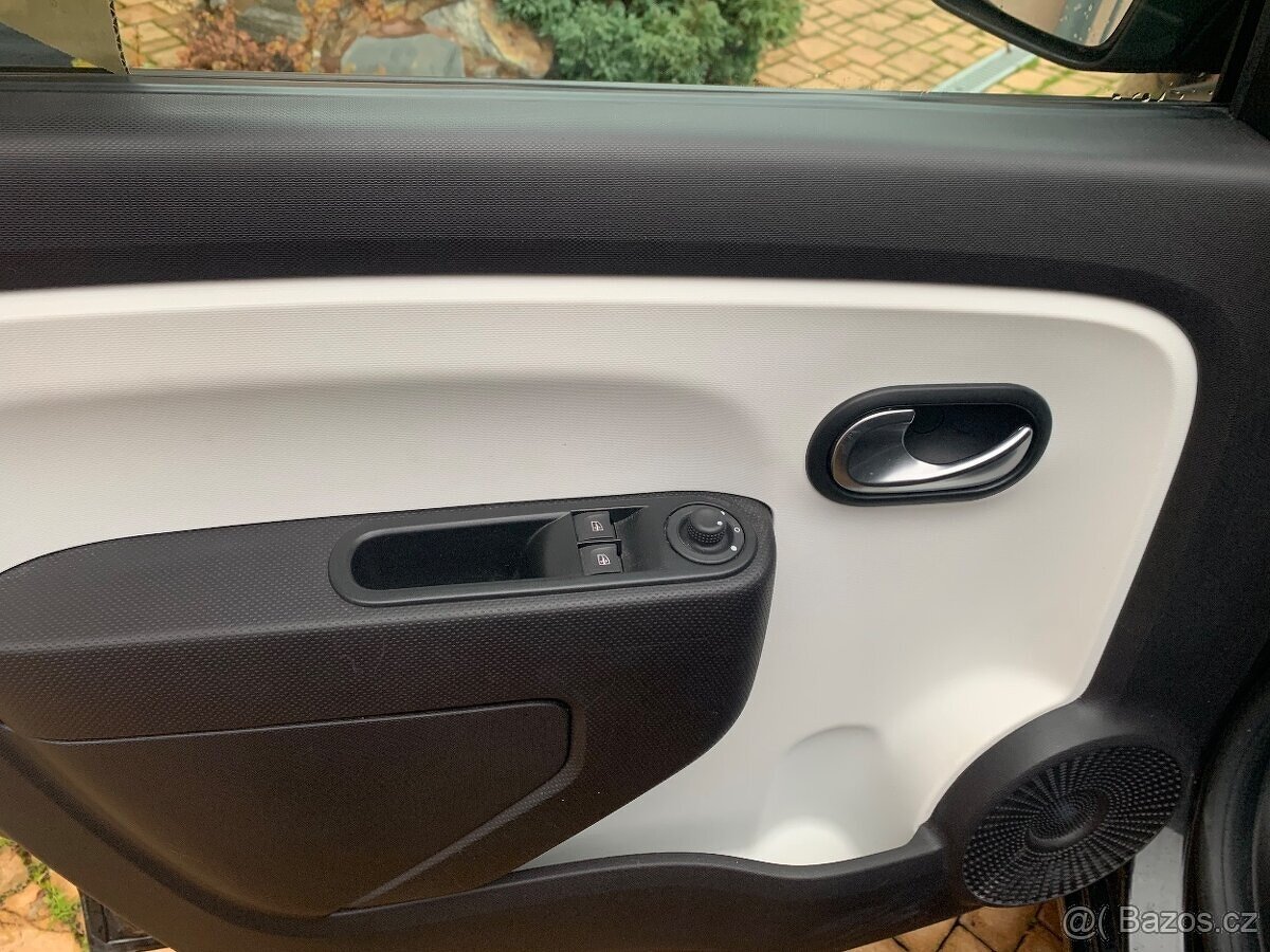 Renault Twingo 3 1.0i 48kw rok 2022 najeto jen 19200km - 10