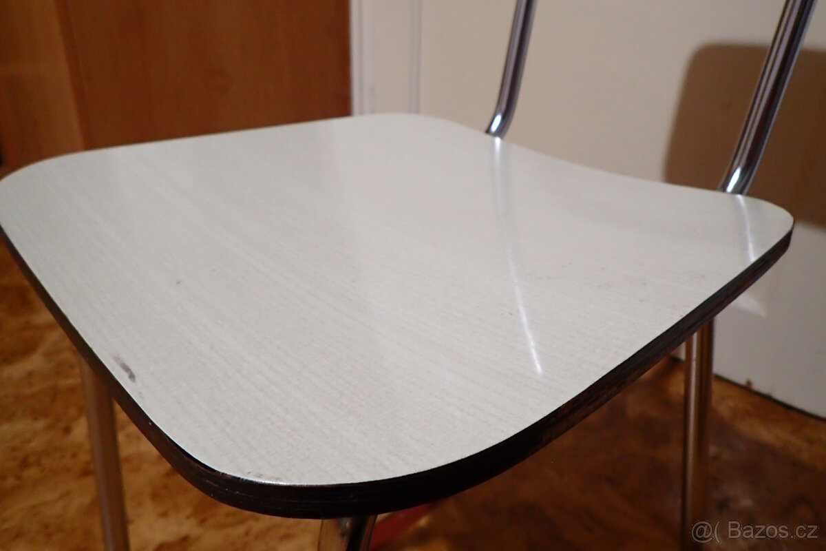 Bílá umakartová židle - 10