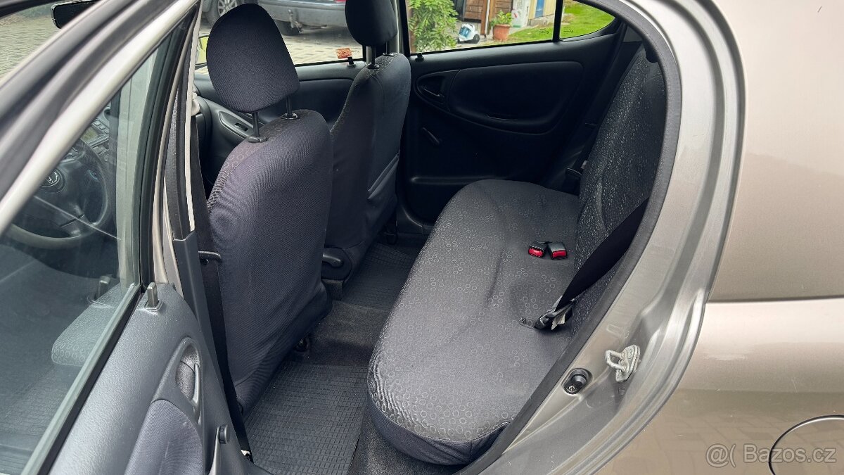 Toyota Yaris 2003 VVT-i 1.0 benzín - 10