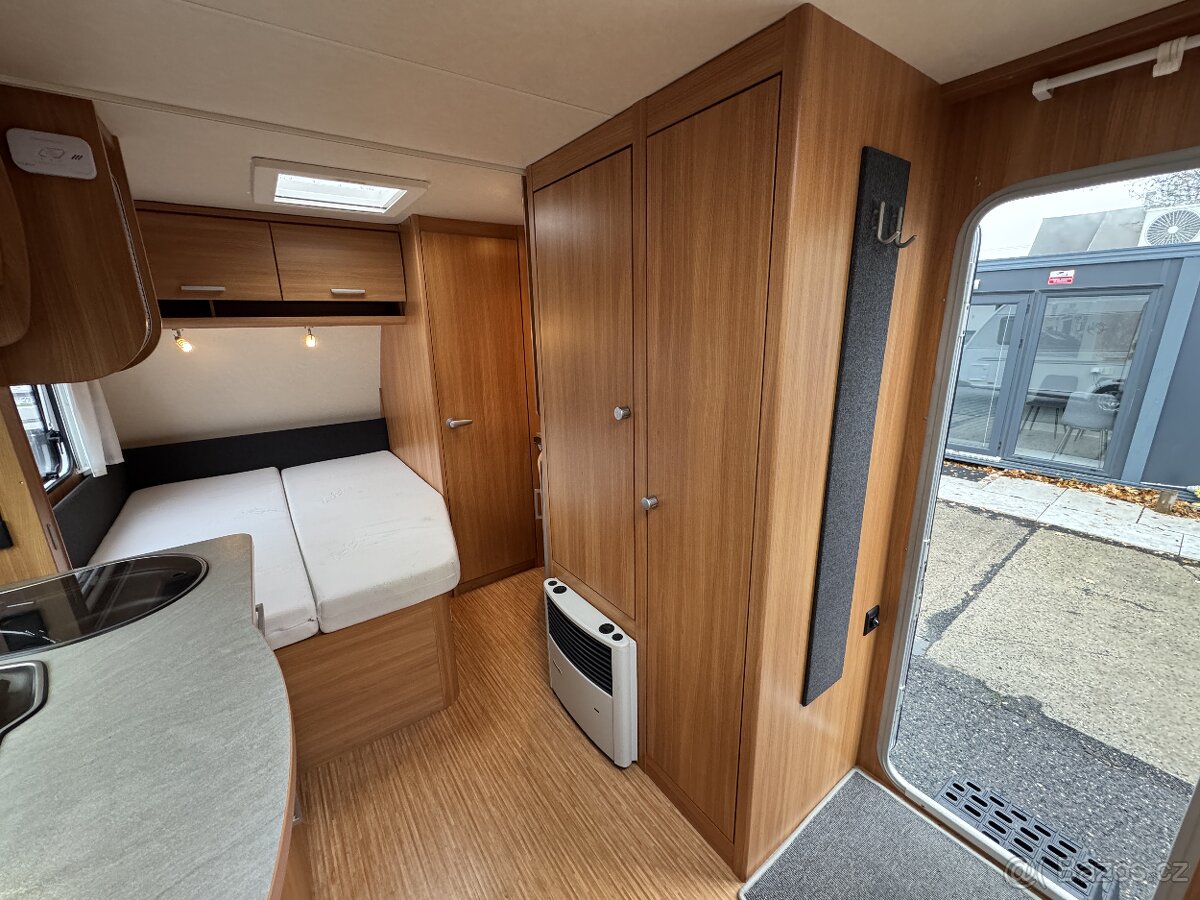 Knaus Sport 500 ~ Francouzská postel - 10