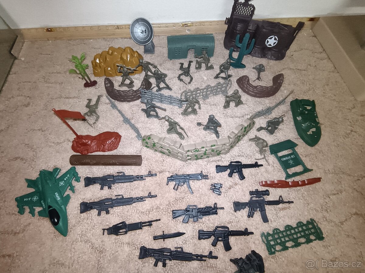 Vojenská sada – vojáčci + vybavení + doplňky (velký set) - 10