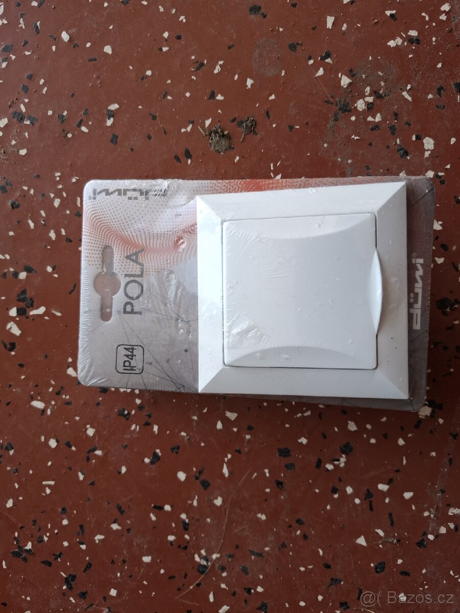 Vypínače, zásuvky, rámečky - 10