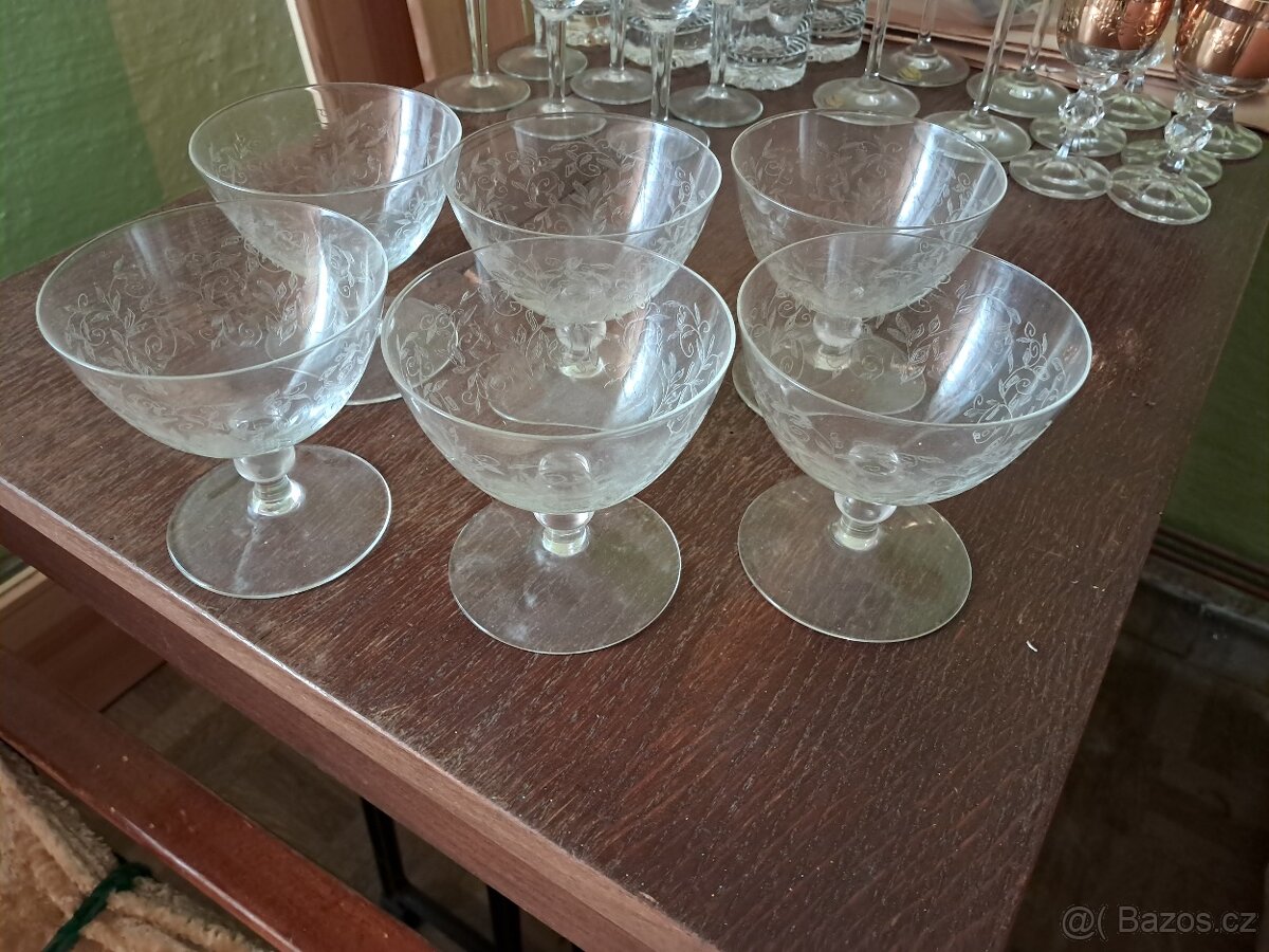 Staré skleničky, hrnečky, sklo - 10