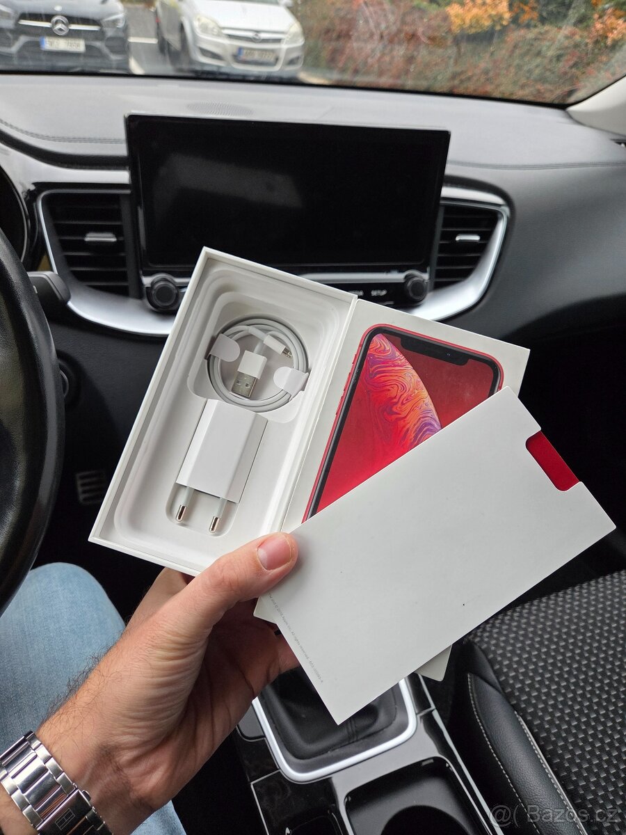 PRODANO - Apple iPhone Xr 64GB product RED - baterie 80% - 10