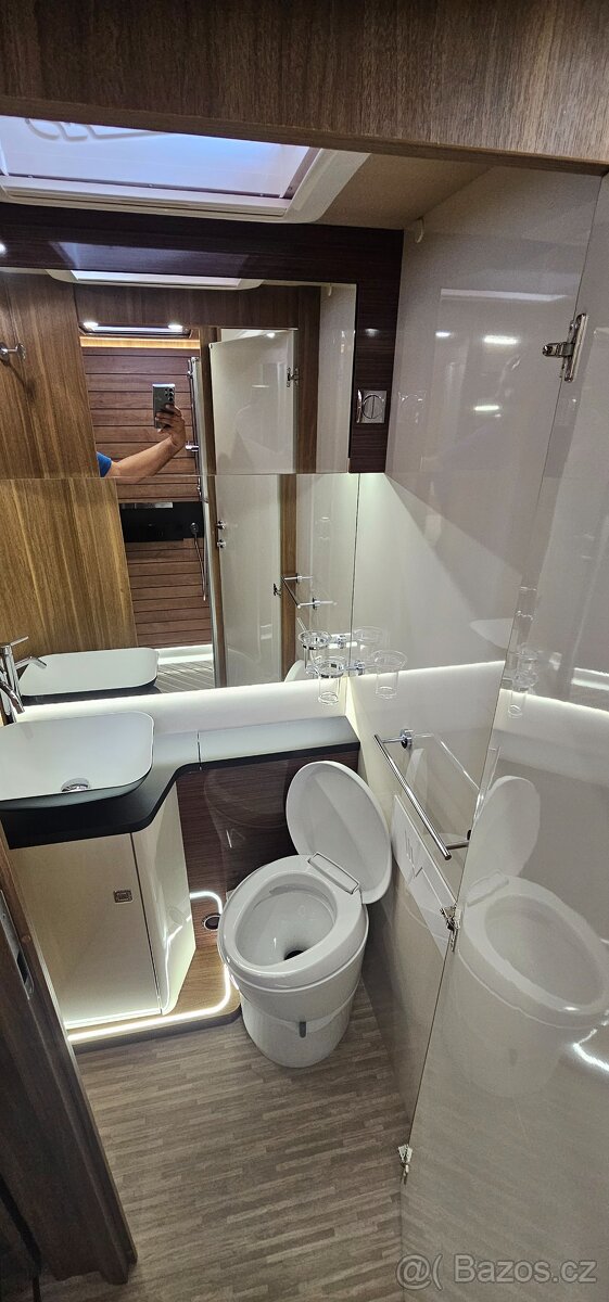 180PS 4místa 3,5t automat Mobilvetta Kyacht TL86 obytné auto - 10