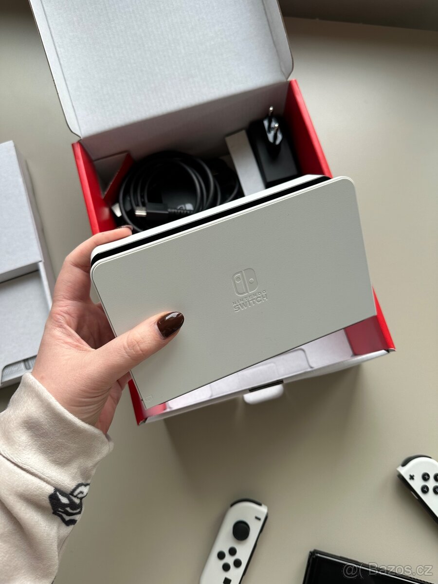 Nintendo Switch OLED - 10